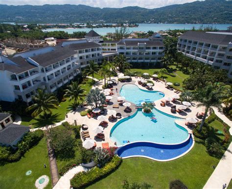 What is the average all inclusive price for montego bay resorts in 2018 ...