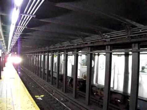 Brooklyn Bridge And Parkchester Bound R A Trains At Street Youtube