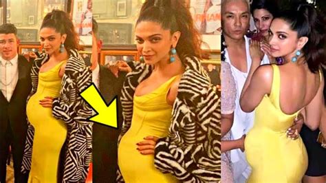 Pregnant Deepika Padukone Flaunting Her Baby Bump With Husband Ranveer