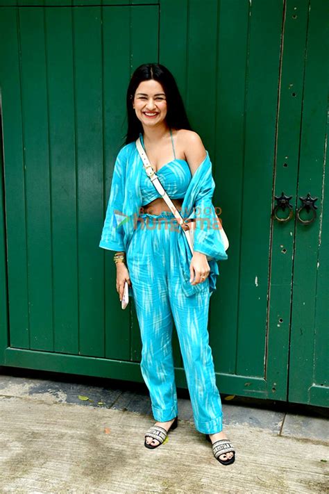 Photos Avneet Kaur Snapped At Kangana Ranauts Office In Bandra