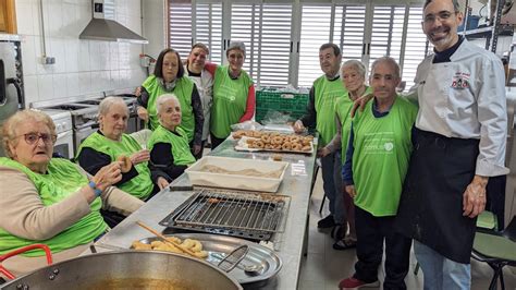 Usuarios De Monteval Participan En El Taller De Dulces De Carnaval