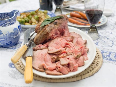 ROAST BEEF AND GRAVY – Chalmar Beef and Lamb