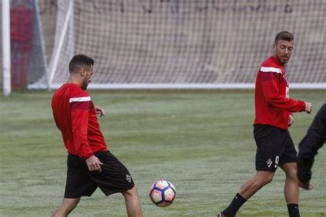 Luna y Enrich entrenan con normalidad con el Eibar tras el escándalo de