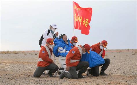 China S Shenzhou Astronauts Return Safely Shine News