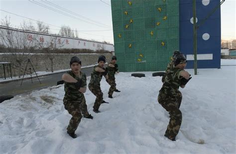 零下30度，阿勒泰消防官兵赤膊浴雪戰嚴寒！ 每日頭條