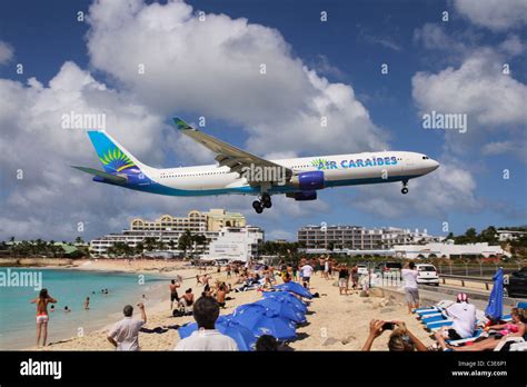 Landing Airliner Maho Beach St Maarten Stock Photo Alamy