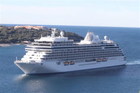 Kruzer Seven Seas Grandeur” Tek Porinut Jutros Uplovio U Dubrovnik