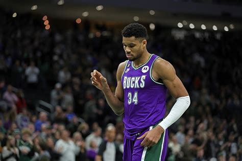 Giannis Antetokounmpo Atinge Marcas Históricas Na Nba Contra O Timberwolves