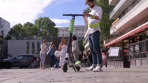 Des trottinettes électriques en libre service à Paris