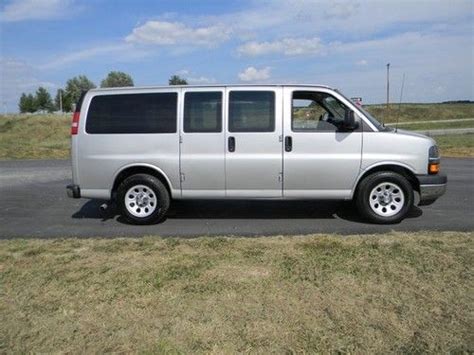 Sell Used Chevy Express 1500 Awd Van V 8 Auto 8 Passenger 1 Owner 4x4 In Moscow Mills Missouri