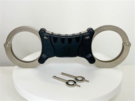 840 Rigid TCH UK Total Control Handcuffs