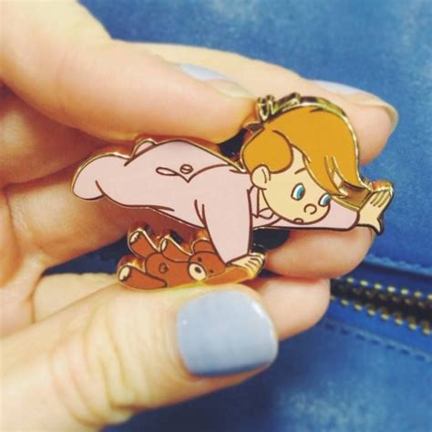 what a cute pin from Peter Pan Broches disney Badges brodés Disney