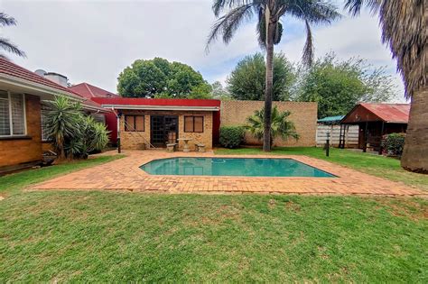 House For Sale In Kempton Park Ext 4 With Spacious Yard And Pool