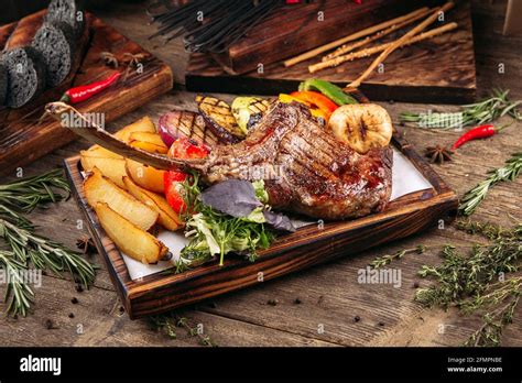 Tomahawk Steak Fotos Und Bildmaterial In Hoher Aufl Sung Alamy