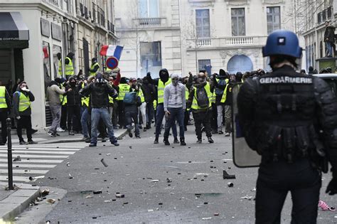 Notícia Protestos dos coletes amarelos na França UFSC à Esquerda