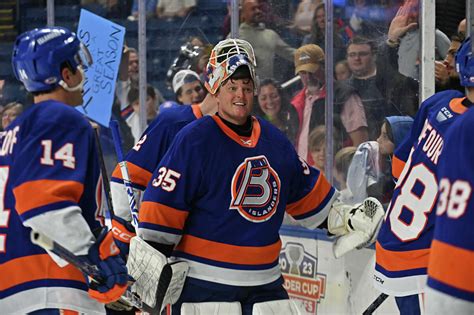 Islanders' Cory Schneider gets special moment to, maybe, end career