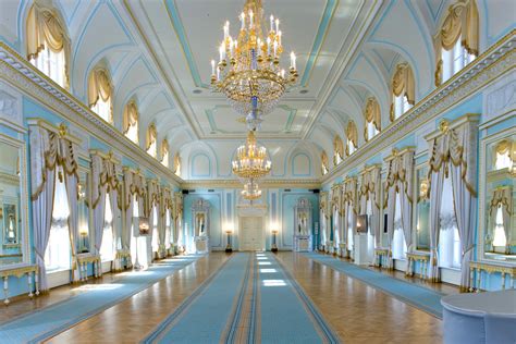 Константиновский дворец