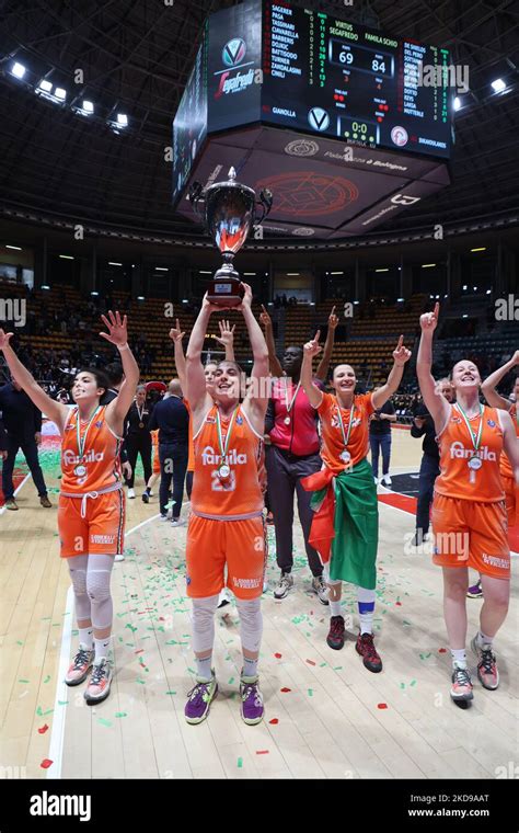 Equipo De Baloncesto Famila Schio Fotograf As E Im Genes De Alta