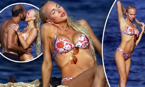 7 Hot Sexy Christine Caine Bikini Pics