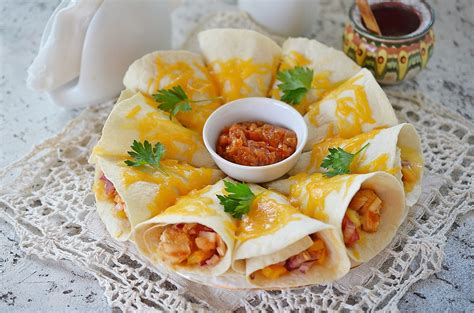 Blooming Quesadilla Ring Recipe - Banana-breads.com