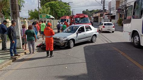 Acidente Entre Motocicleta E Carro De Passeio Deixa Tr S Feridos Em