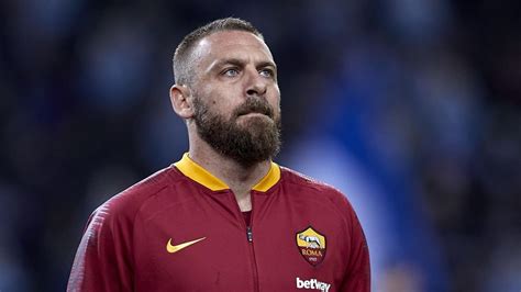 As Roma Daniele De Rossi Devient Le Nouvel Entraineur Et Remplace