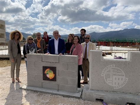 Brignoles Pose La Premi Re Pierre De L Cole V Ronique Delfaux Tpbm