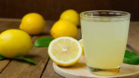 Como fazer suco de limão receita fácil e refrescante