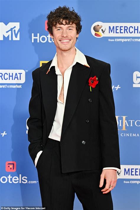 Shawn Mendes Dons Smart Suit At Mtv Emas In First Red Carpet Appearance