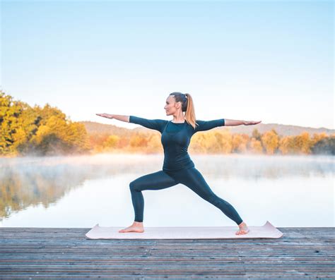 Yoga Para Gestantes Como Fazer Posições e Benefícios EAY Escola