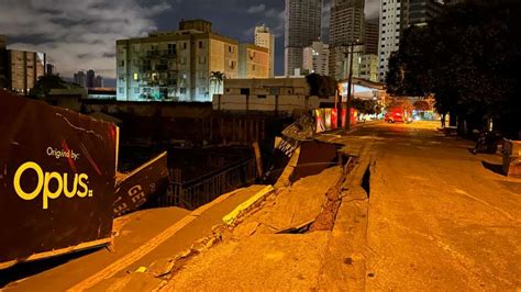 Rua Desmorona Em Goi Nia E Deixa Pr Dio Estrutura Comprometida