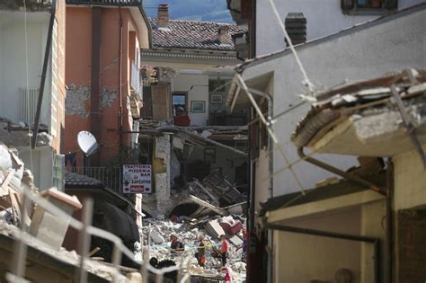 Terremoto In Centro Italia Le Immagini Di Amatrice Distrutta Gallery