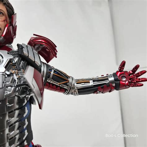 TONY STARK (MARK V SUIT UP VERSION) : r/hottoys