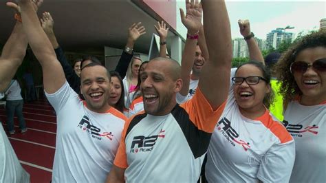 Vídeo Atletas profissionais e amadores participam da Meia Maratona