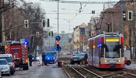 Unfall Zwischen Stra Enbahn Und Pkw In Der Merseburger Stra E Du Bist