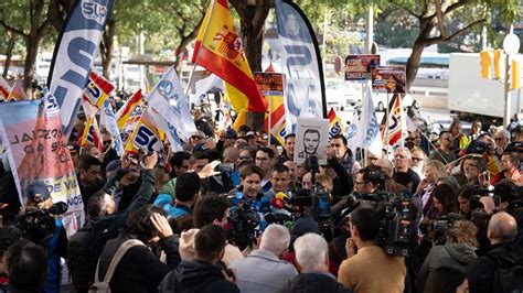 Una Protesta De Sindicatos Policiales Re Ne A Unas Personas Contra