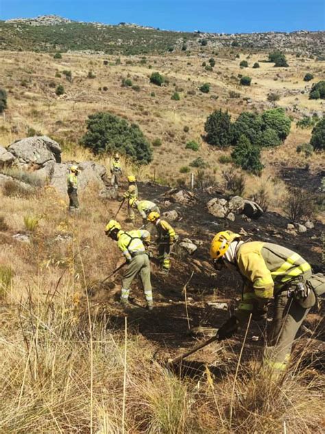 Nivel Y Controlado El Incendio Forestal De Navalacruz Ti Tarteve