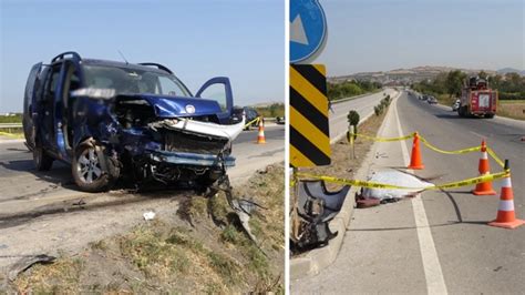 Kavşakta 2 araç çarpıştı ortalık savaş alanına döndü Ölü ve yaralılar