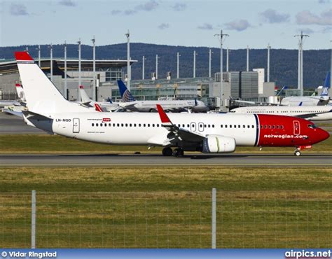 Ln Ngd Boeing 737 800 Norwegian Air Shuttle Medium Size