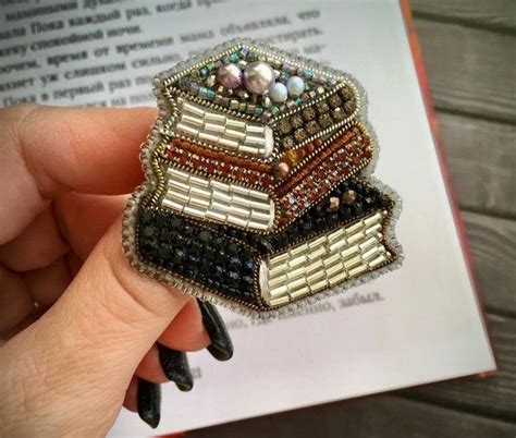 Pin Di Pins Bags Su Brooch Nel Perline