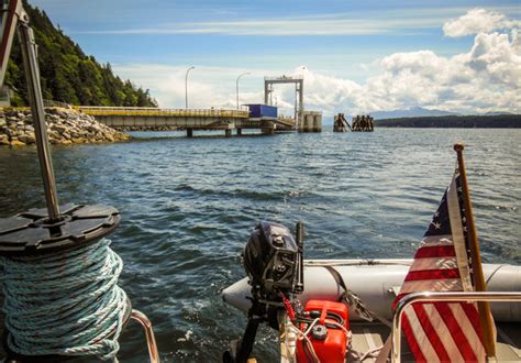 Hornby Island Anchor And Dinner At The Thatch Pub