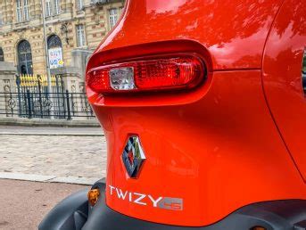 Essai comparatif Citroën AMI vs Renault Twizy duel électrique