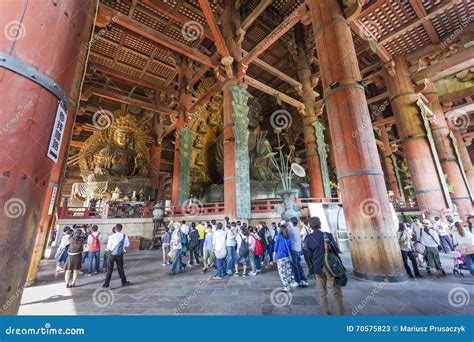 Nara Jap N De Mayo El Gran Buda En El Templo De Todai Ji Onmay