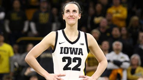 Iowa Hawkeyes To Retire Caitlin Clarks No 22 Jersey Yahoo Sport