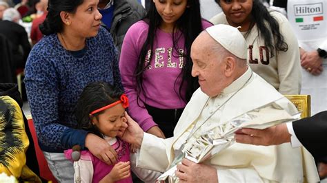 El Papa Los Pobres Tienen Un Lugar Privilegiado En El Coraz N De Dios