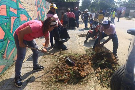 Encabeza Abelina López brigada de limpieza en Pie de la Cuesta