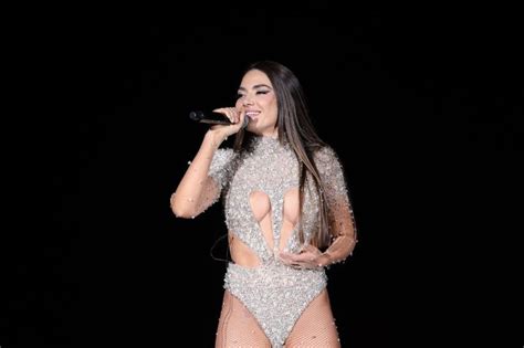 Dua Lipa Super Performancë Në Sheshin Skënderbej Urime 110 Vjetorin E