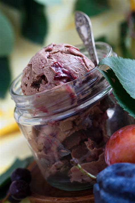 Шоколадное мороженое со сливами и коньяком: maria_kitchen — LiveJournal