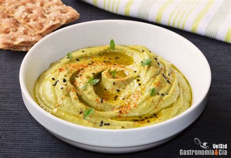 Hummus de aguacate con toque ahumado Gastronomía Cía