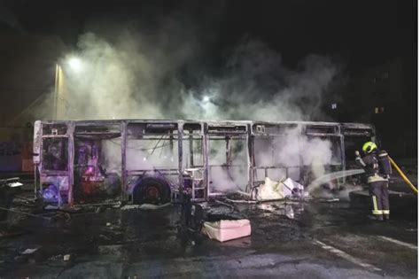 Um Detido E Cerca De 10 Viaturas Incendiadas Em Benfica